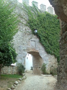 800px-Castelo_de_Serpa_-_Entrada