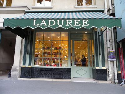 640px-Boutique_Ladurée_au_16_rue_Royale_à_Paris