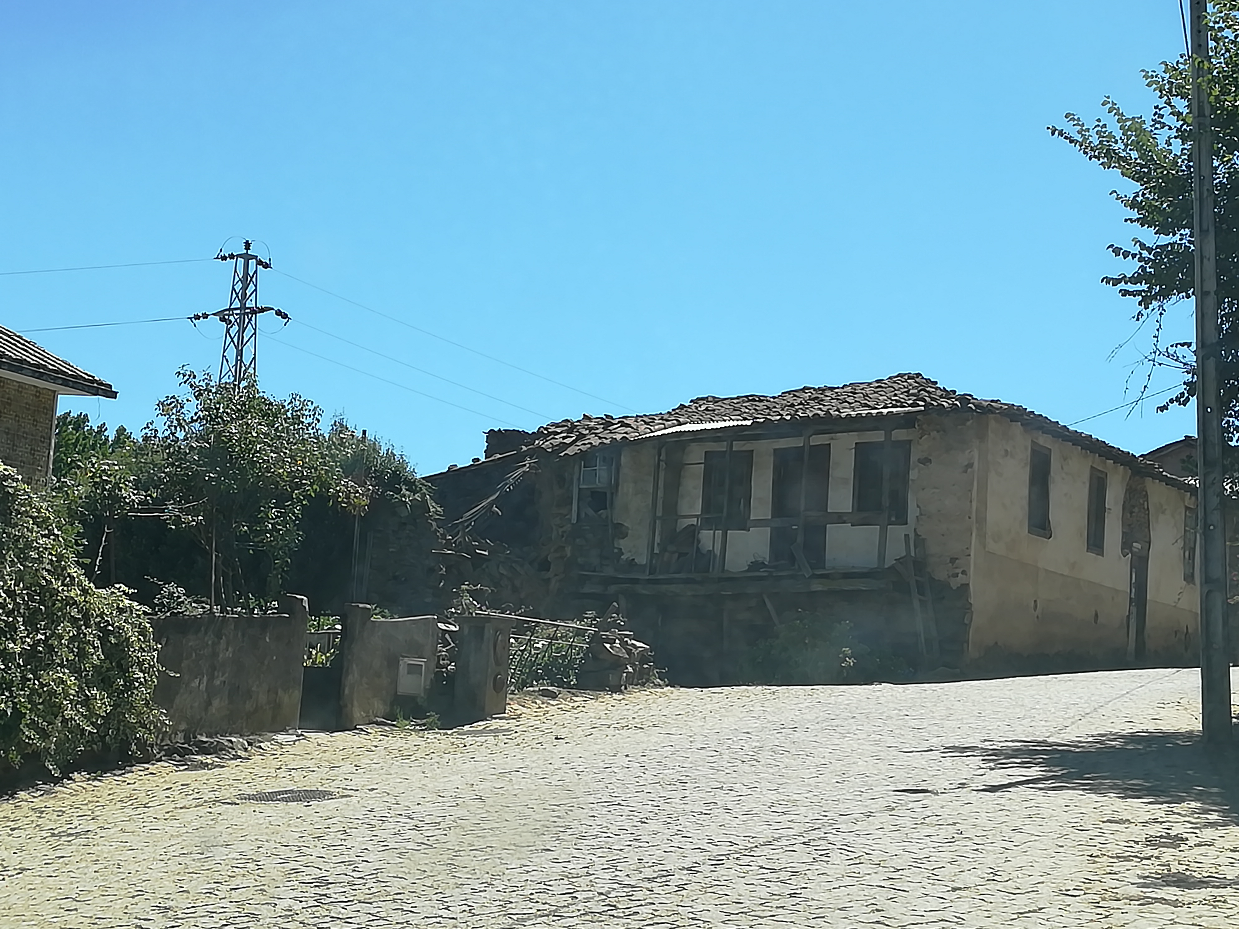 Interior da Aldeia de Fontes Barrosas