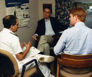 Carl_Sagan_with_two_CDC_employees