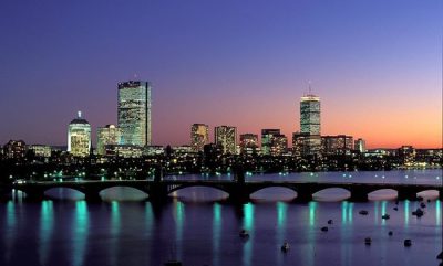 A 2ª maior cidade do Mundo, Boston, ao anoitecer