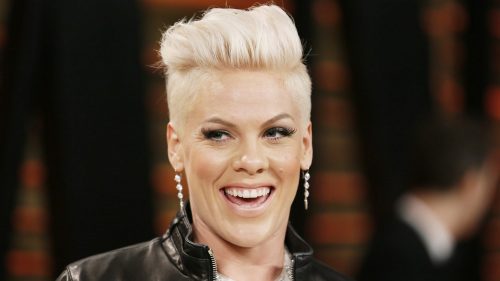 Singer Pink arrives at the 2014 Vanity Fair Oscars Party in West Hollywood, California March 2, 2014. REUTERS/Danny Moloshok (UNITED STATES TAGS: ENTERTAINMENT) (OSCARS-PARTIES) - RTR3FZBI