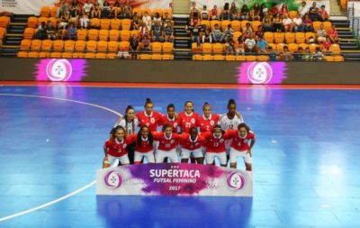 Equipa do Sport Lisboa e Benfica - Futsal Feminino, vencedor da Supertaça 2017 