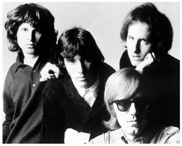 Relembre a trajetória de Ray Manzarek, da banda The Doors, em fotos e  vídeos – Vírgula