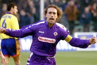 Fiorentina's Argentine soccer star Gabriel Batistuta celebrates after he scored against Bologna during their Serie A match in Florence 05 December.